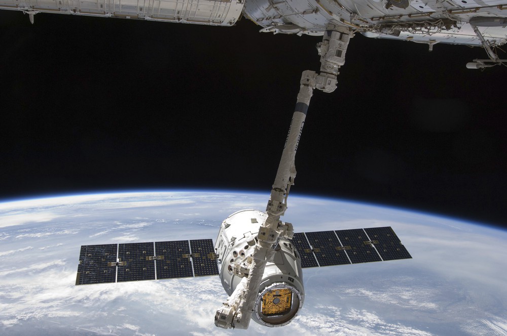 Запуск американского космического корабля Dragon к МКС перенесен
