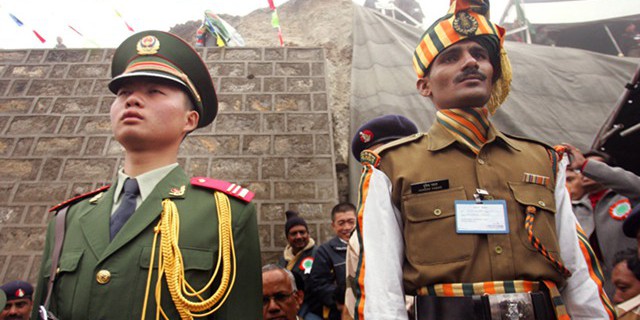 ​Новая “горячая точка”? Китай пригрозил Индии кровопролитной войной – стала известна причина