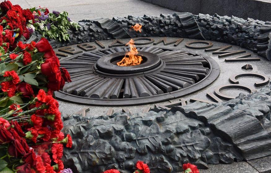 "Победили Гитлера - победим и Путина" – в Виннице активисты очень мирно сорвали проведение пророссийской акции – видео