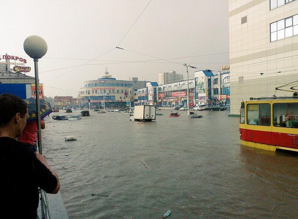 Ливень в Курске: Центр города ушел под воду 