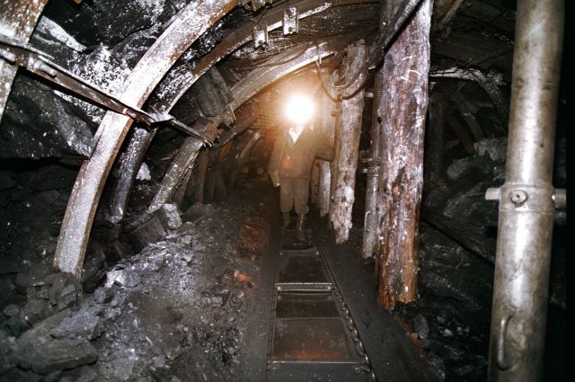 В Кривом Роге обвал породы заблокировал одного из шахтеров - спасатели продолжают поиски