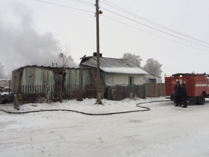 На пожаре в Новосибирской области заживо сгорели пятеро детей: первые подробности о трагедии, - кадры