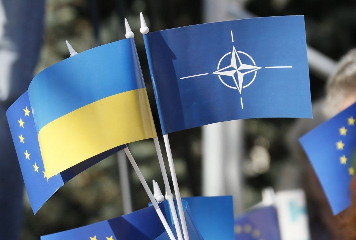 Инициатива Порошенко защитила страну от России и дала четкий курс на ЕС и НАТО – заявление эксперта