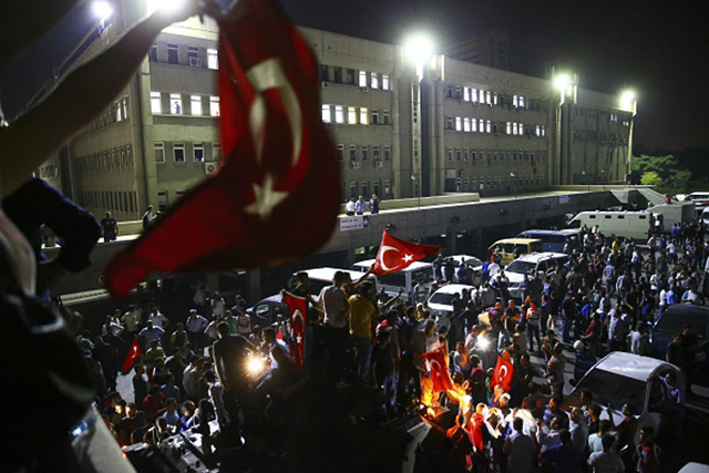 Массовые зачистки в Турции: задержано около 6 тысяч человек по подозрению в участии в попытке военного переворота