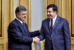 Порошенко: Украинцы очень надеятся на Саакашвили, - он устранит коррупцию и наведет порядок