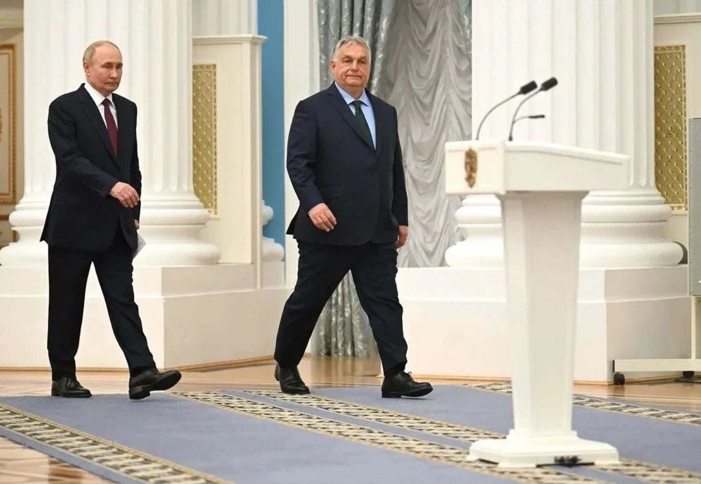 В посольстве РФ в Венгрии выявлен десант агентов, связанных с российскими спецслужбами