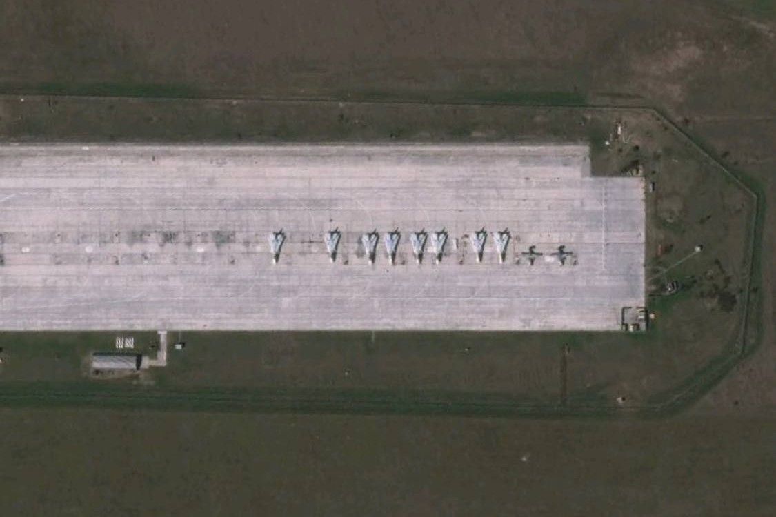 ​"Хлопки" в Гвардейском: Грозев сказал, сколько Су-24 и Су-25 могла потерять армия Путина