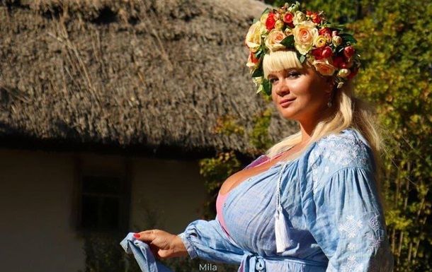 "Это очень смело": украинская модель с 15-м размером груди Кузнецова показала себя в красном бикини
