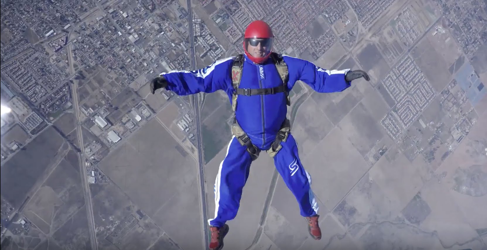 Прыжок без парашюта: американец выпрыгнет из самолета без страховки
