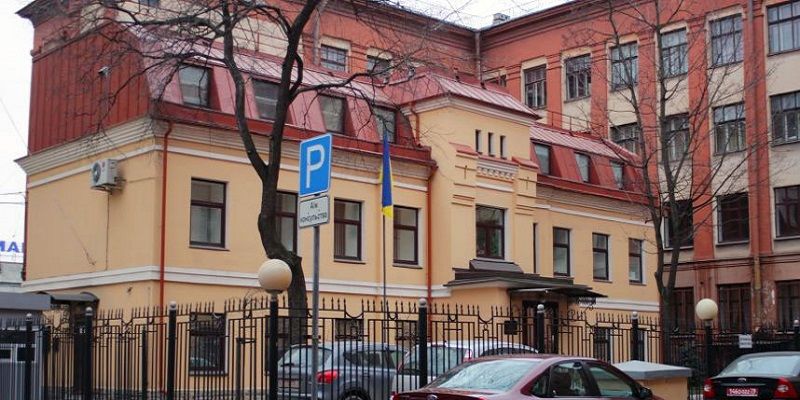 Российский террорист напал на украинское посольство в Санкт-Петербурге: есть раненые