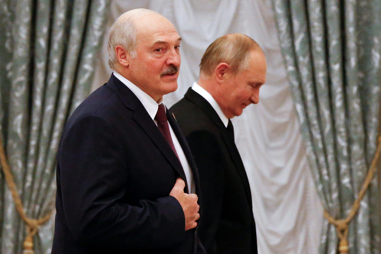 Путин и Лукашенко договорились усилить группировку войск России и Беларуси 