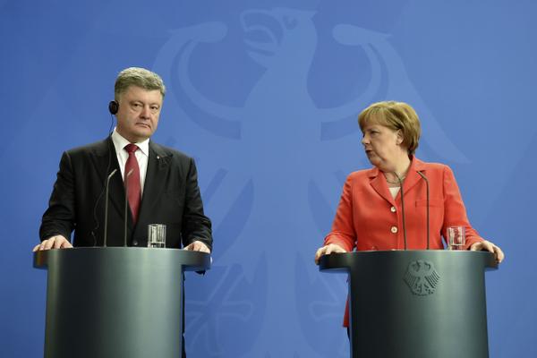 Меркель: двусторонние отношения с Украиной превосходные