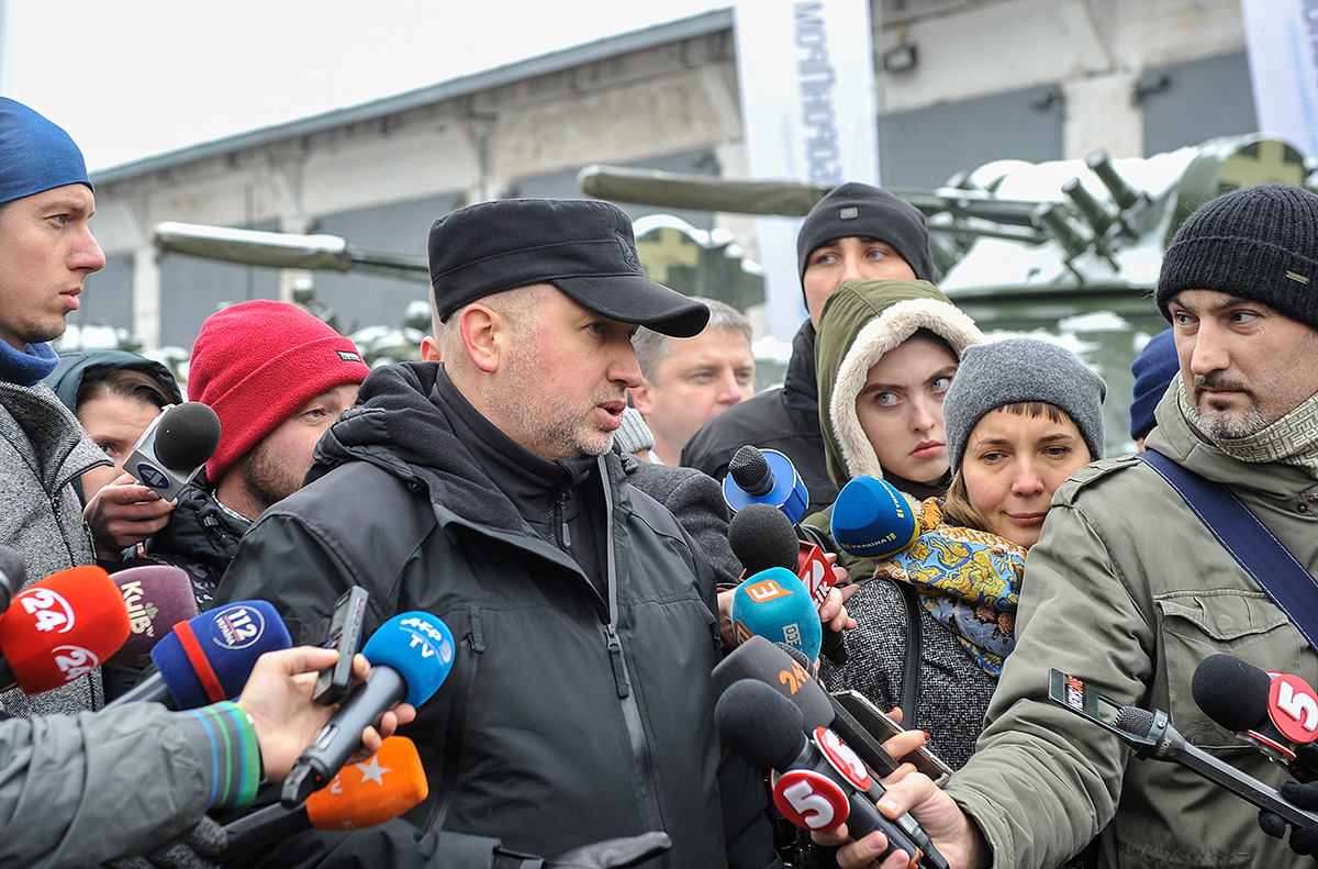 Турчинов прояснил, что военное положение в Украине уже введено 26 ноября