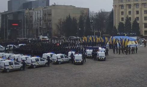 Яценюк проинструктировал новую Нацполицию Харькова на центральной площади города