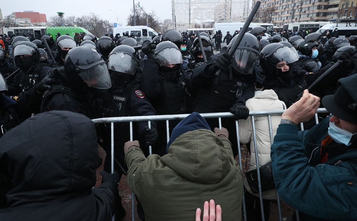 "Нас нельзя будет разогнать", –  у Навального собирают самый массовый протест в России