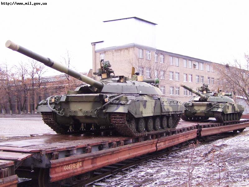 Луценко: Сотни единиц бронетехники за эти дни поступили на фронт
