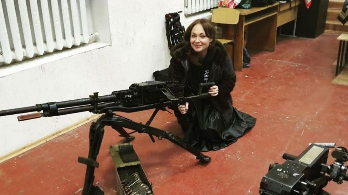 Звезда российского сериала "Глухарь" Тарасова приехала к российским боевикам в Дебальцево: фото
