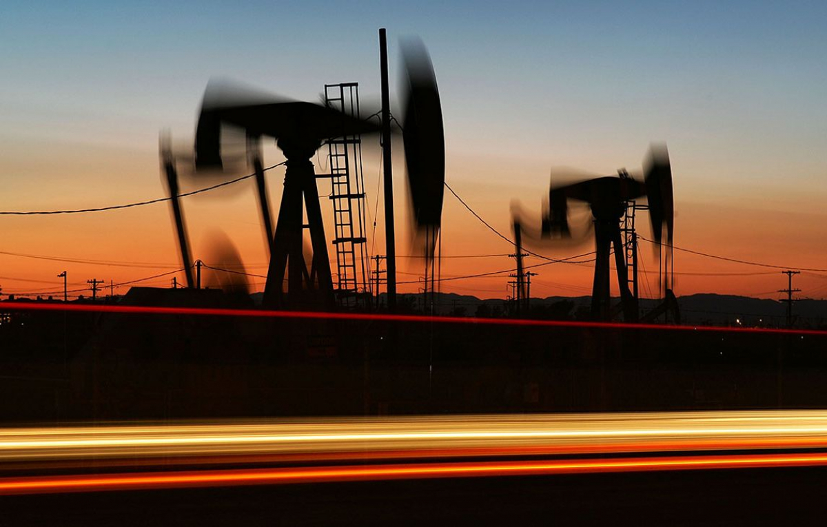 Цена на нефть 28 мая: спад на рынках быстро усилился из-за Китая и США