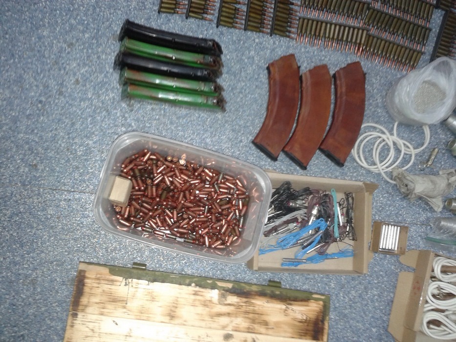 Килограммы взрывчатки, десятки гранат и мин: СБУ нашла и обезвредила опасный тайник с боеприпасами у линии разграничения на Донбассе