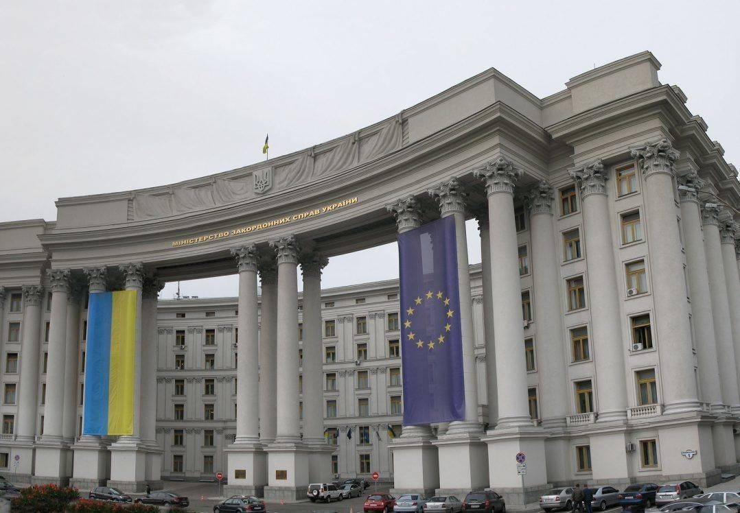 У МЗС України відреагували на рішення Держдепу США про евакуацію американських послів