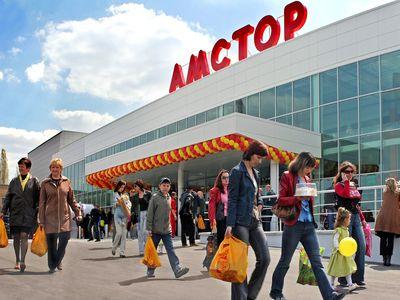 Жители Краматорска сообщают о рейдерском захвате магазина сети "Амстор"