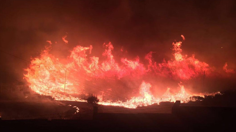 В Турции мощнейший пожар на базе НАТО: вертолеты сбрасывают тонны воды, пламя распространяется молниеносно