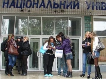 В ДНР пообещали не повышать плату за обучение на контрактной основе в ВУЗах