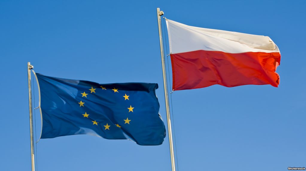 "Это напоминает путинскую программу!" - Европарламент принял критическую резолюцию по Польше и посоветовал уйти из ЕС вслед за Британией