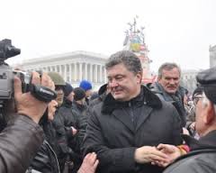Родственники героев Небесной сотни освистали Порошенко: "Ганьба такому президенту!"