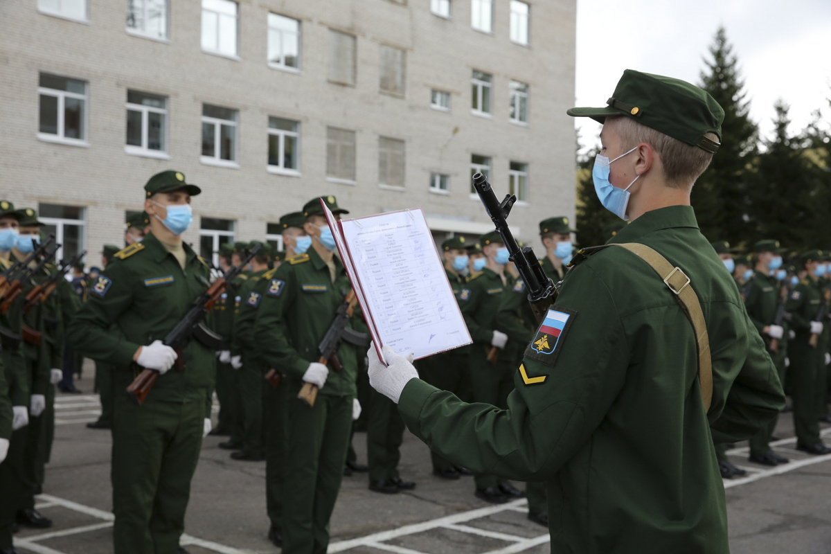 Россия готовится ввести на территорию Беларуси своих военных: в Минобороны назвали причину