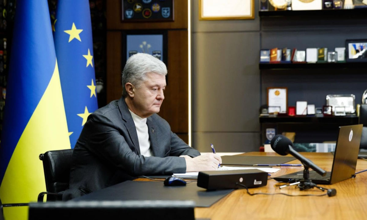 Порошенко вслед за Кучмой и Ющенко отказался от польского ордена и предложил формулу примирения