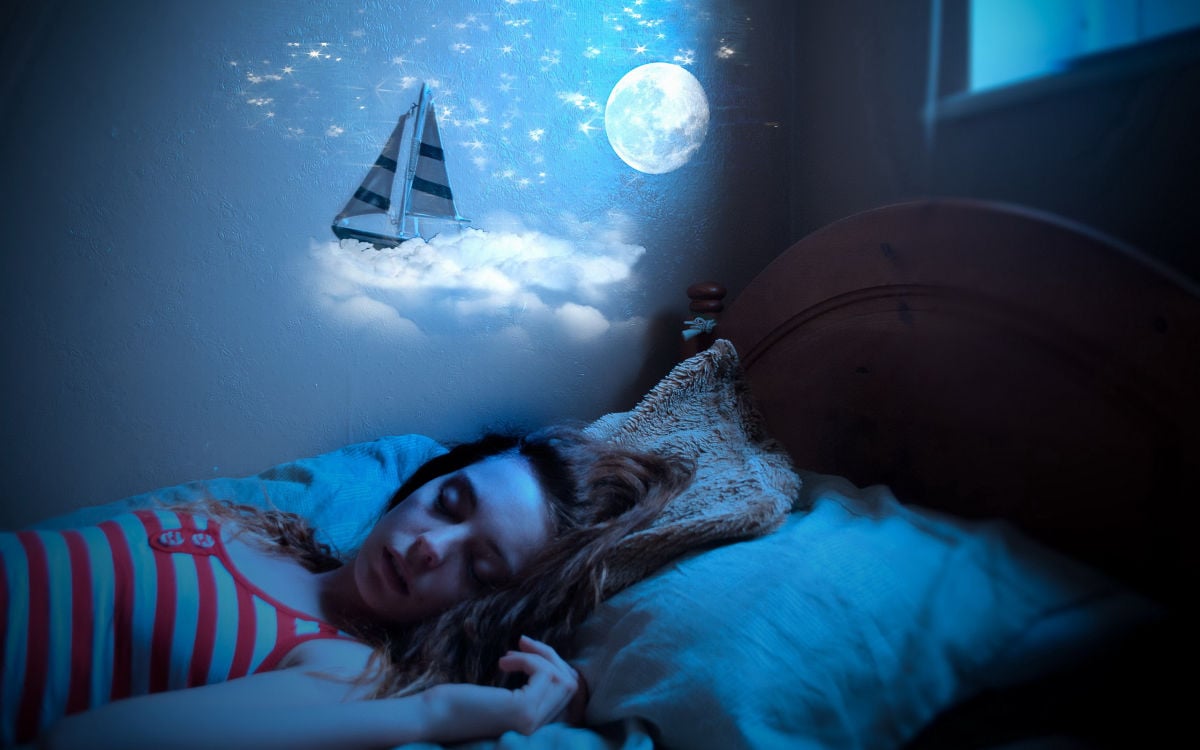 Какое положение тела во время сна считается лучшим, и почему нельзя спать головой на север