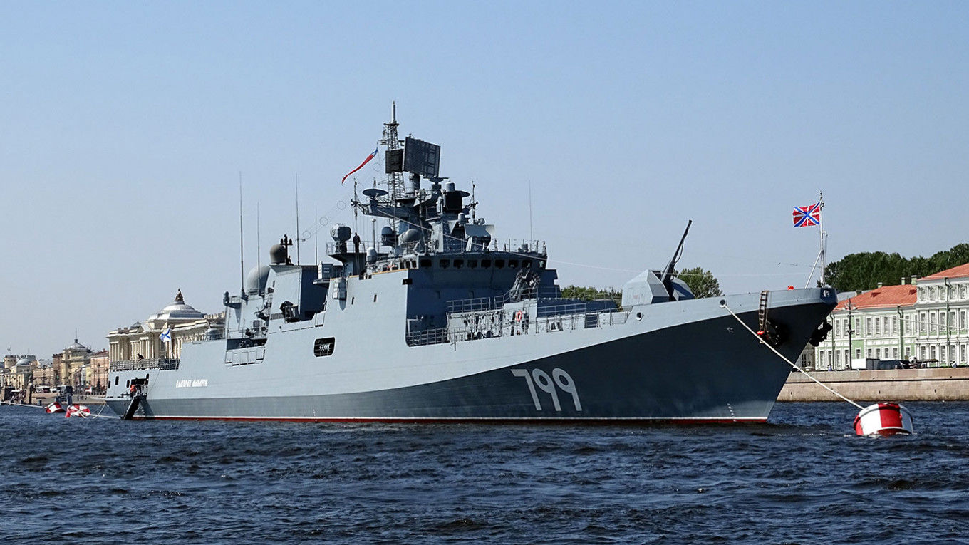 ​В акватории Черного моря замечен новейший фрегат РФ "Адмирал Макаров": что это значит