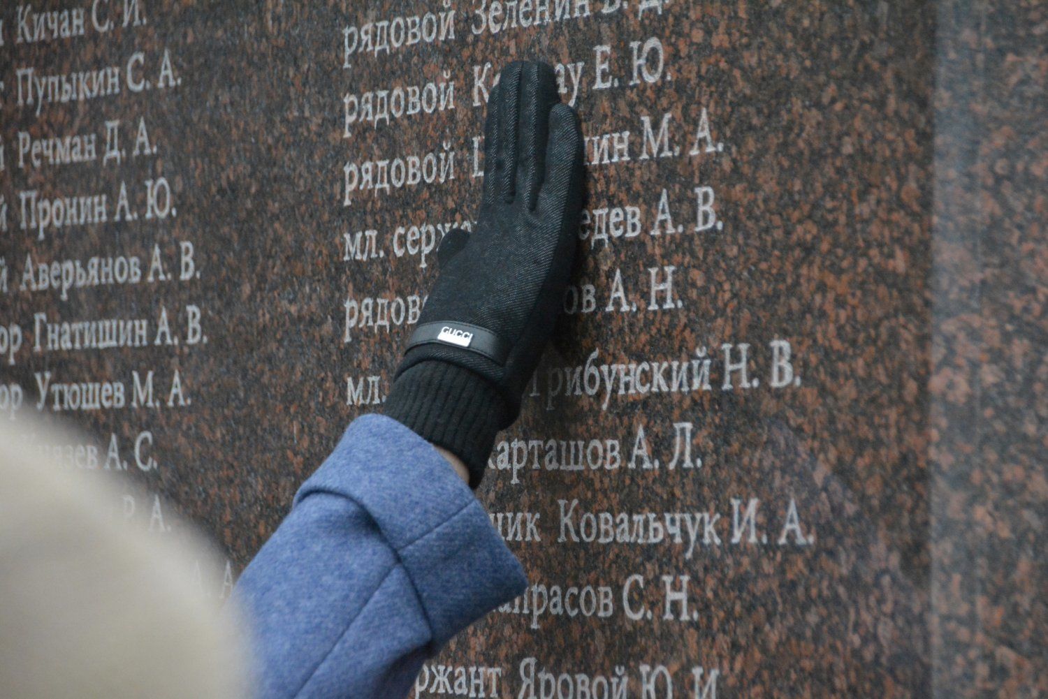 ​"Стена памяти" в Саратове пополнится новыми именами: СМИ о прилетах по базе ВС РФ в Макеевке