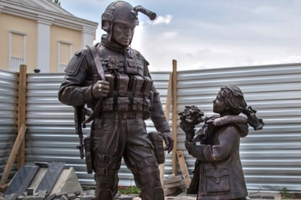 В Крыму оккупанты открыли памятник российским солдатам, участвовавших в аннексии полуострова