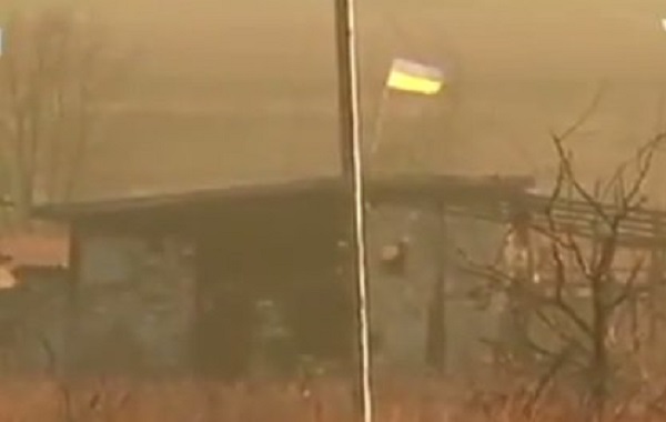 На Донбассе военные под покровом ночи установили флаг Украины между позициями боевиков рядом с ДАП
