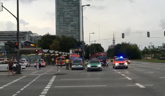 Немецкий "Мазурок" застрелил несколько человек в мюнхенском торговом центре 
