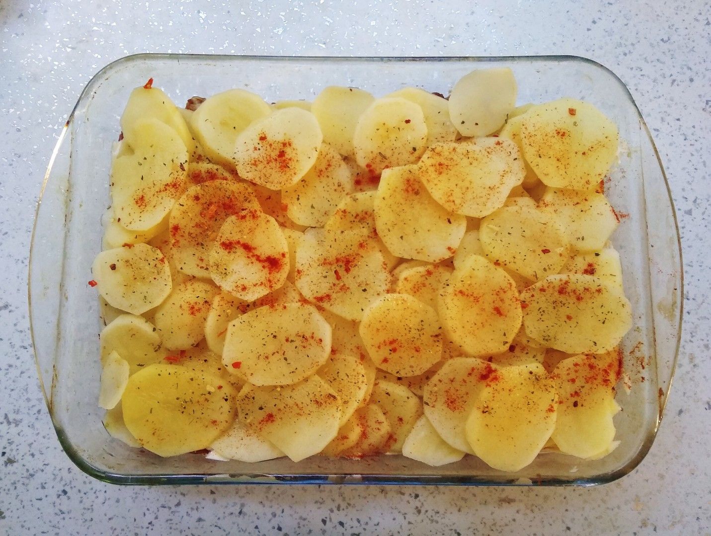 Вкусный и полезный гарнир: рецепт быстрого приготовления запеченного картофеля с паприкой
