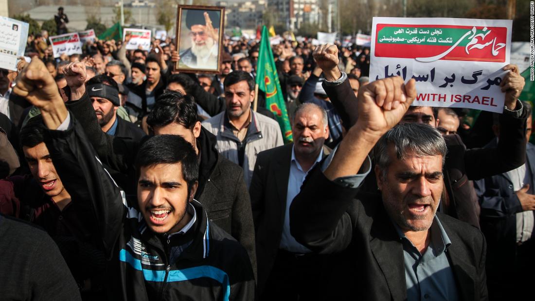 Иран в огне: протестующие сбросили власти в десятках городов, Рухани с Хаменеи в бегах