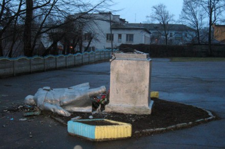 В Днепропетровской области уничтожили очередные четыре памятника Ленину