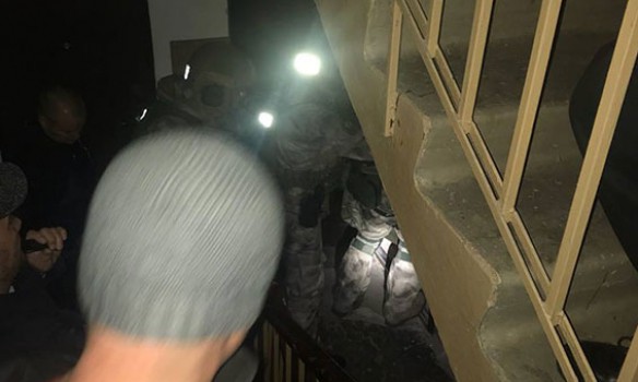 В Харькове местный житель запустил из окна квартиры ракету и угрожает взорвать весь дом: в полиции рассказали шокирующие подробности