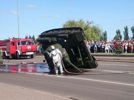 Падающие самолеты и перевернутые танки: в Швеции нанесли болезненный удар по "величию" России