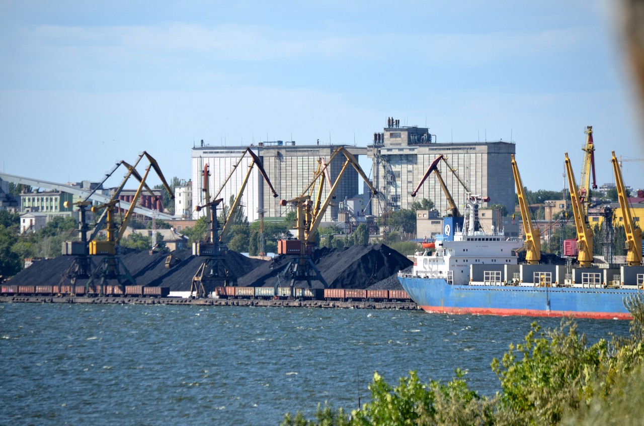 Крупнейший Николаевский порт парализован из-за "Укрзализныци", специалисты угрожают коллапсом 