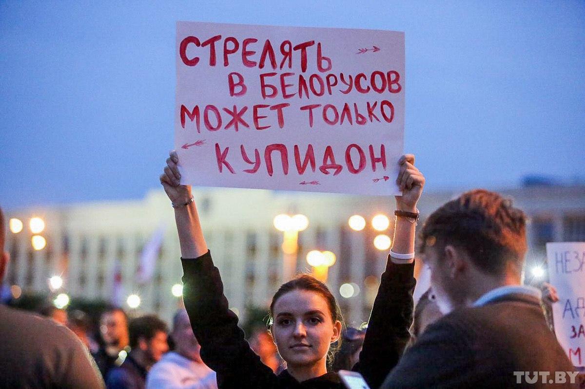 Протесты в Минске вспыхнули с новой силой: тысячи людей вышли на главную площадь