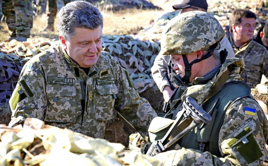 "Вы - герои, благодаря которым Украина есть и будет", - Порошенко поздравил отважных воинов с Днем защитника