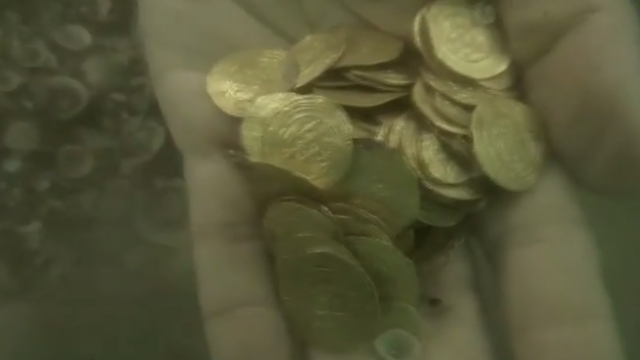 СМИ: израильские дайверы нашли 2 тысячи золотых монет на затонувшем корабле