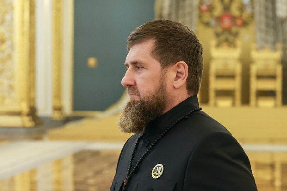 Кадыров показался на публике в Грозном на фоне слухов о тяжелой болезни и встретился с "неслучайными" людьми