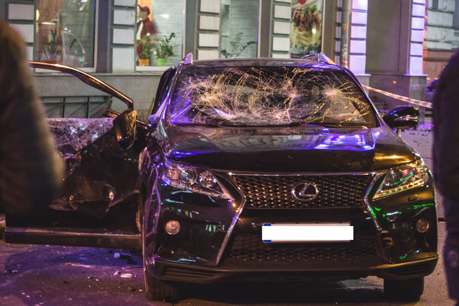 Журналисты выяснили, кто находился за рулем "злосчастного" внедорожника, который влетел в толпу пешеходов в Харькове: выяснилось имя водителя и другие подробности