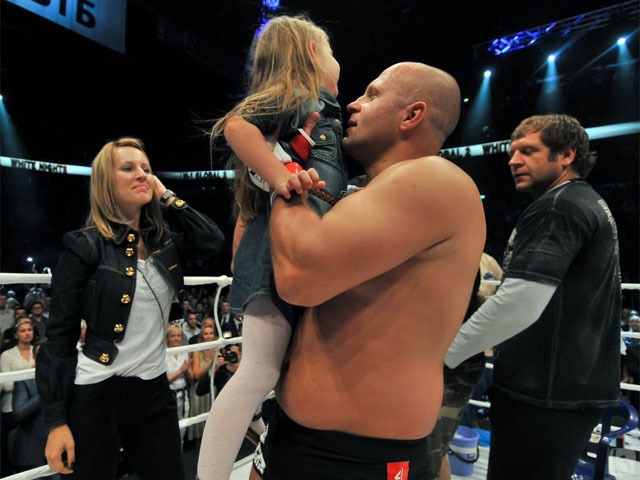 Кадыров мстит Емельяненко? После критики в адрес главы Чечни в Москве неизвестный избил дочь бойца ММА