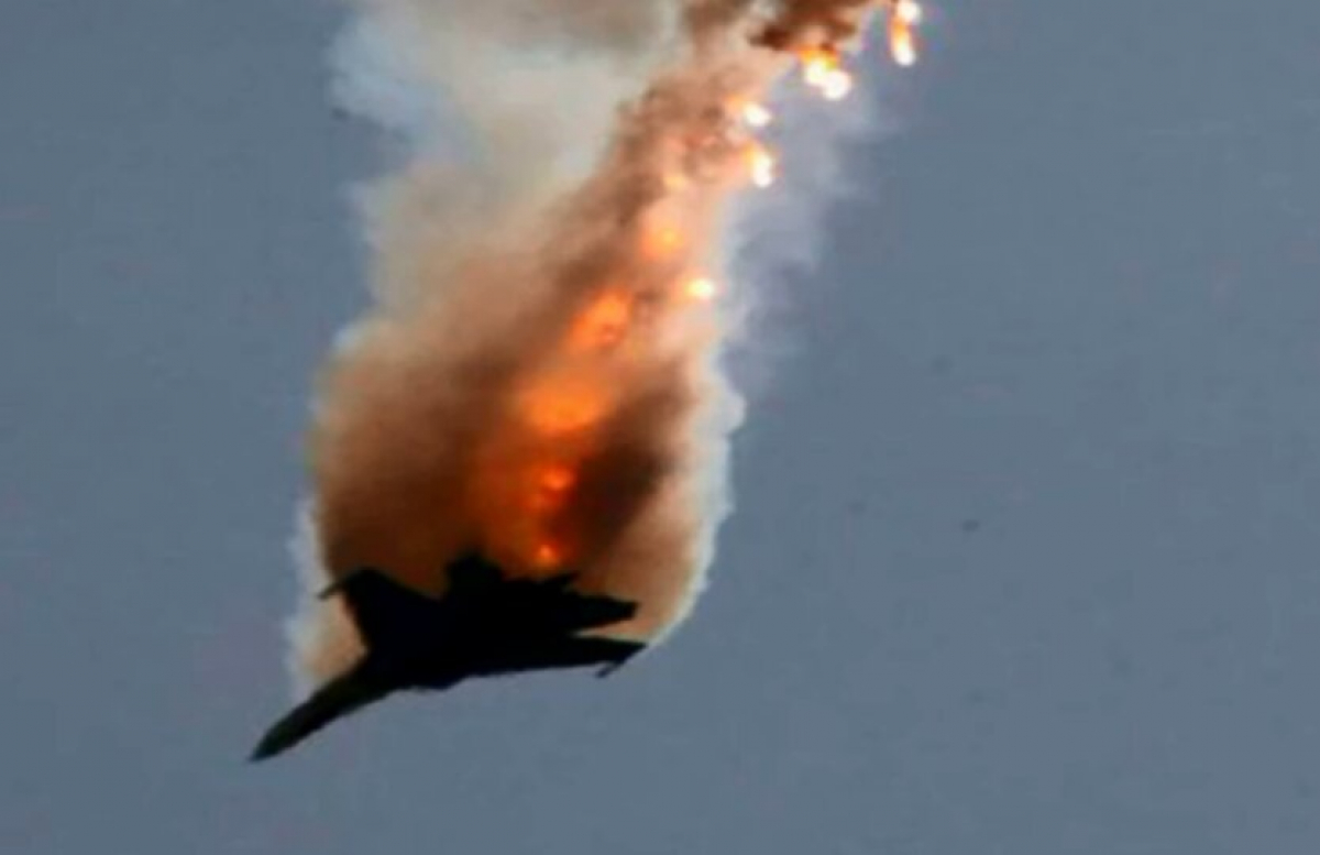 В России разбился фронтовой бомбардировщик "Су-34": самолет рухнул в лесополосе